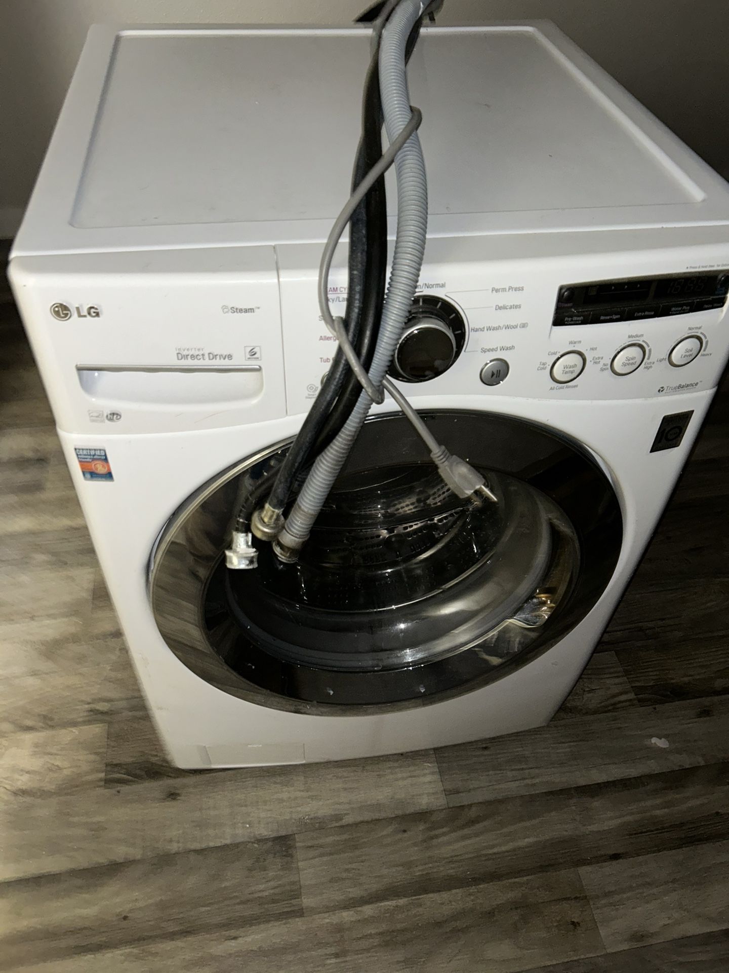 Front Load Washer with TrueBalanceâ„¢ LG