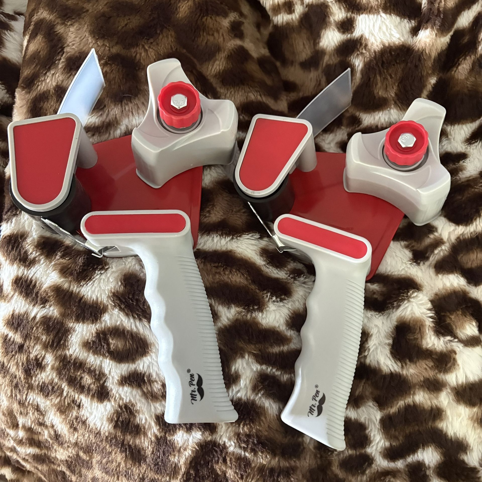 Tape dispenser gun