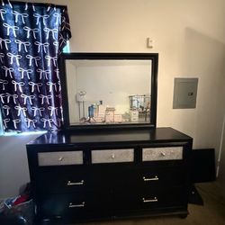 dresser with mirror
