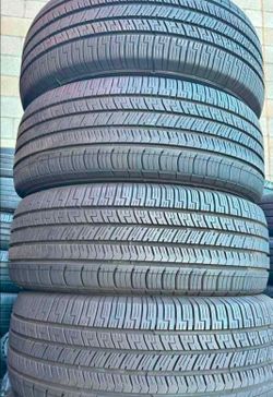 255 60 18 Goodyear tires Con 80% de Vida Las 4