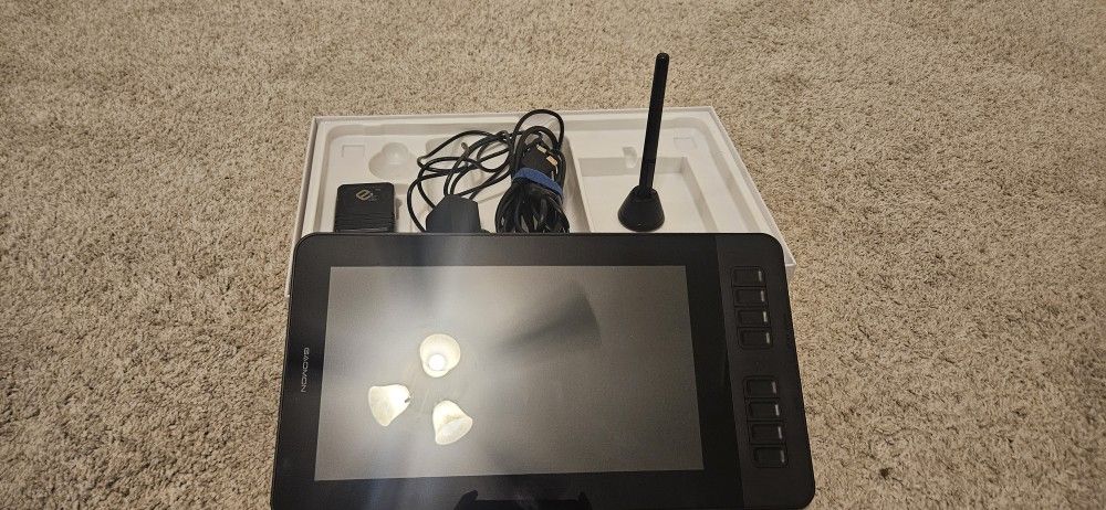 Gaomon Art Tablet with Screen