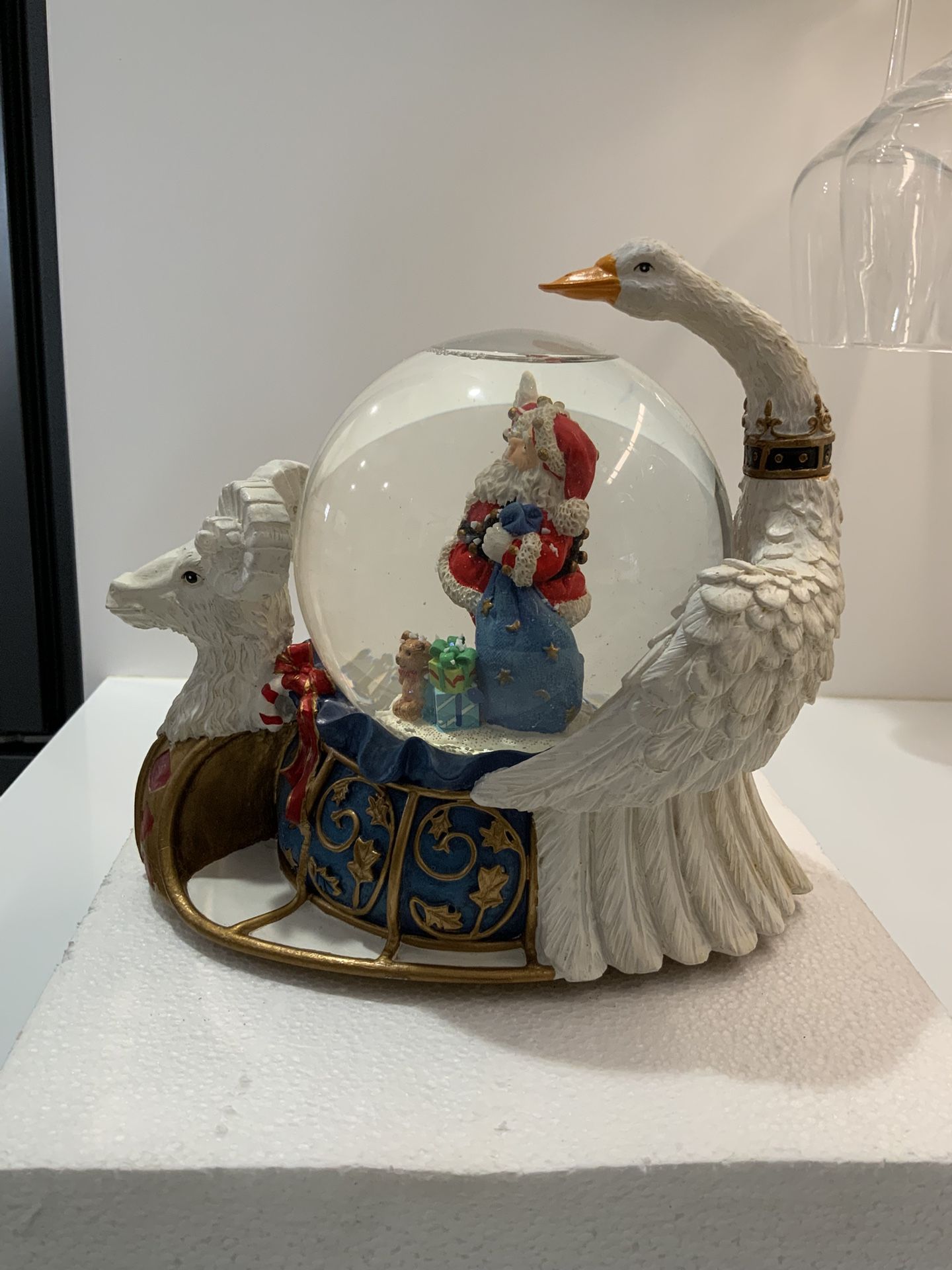 Musical Snow Globe Christmas