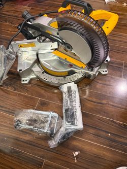 15 amo Dewalt 10” single bevel compound miter saw.