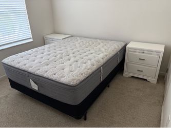 Almost new Queen bed free delivery