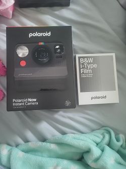 Polaroid Now Instant Camera +8 Photos Bundle Generation 2 Black NEW
