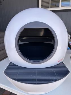 SmartElf self cleaning litter box