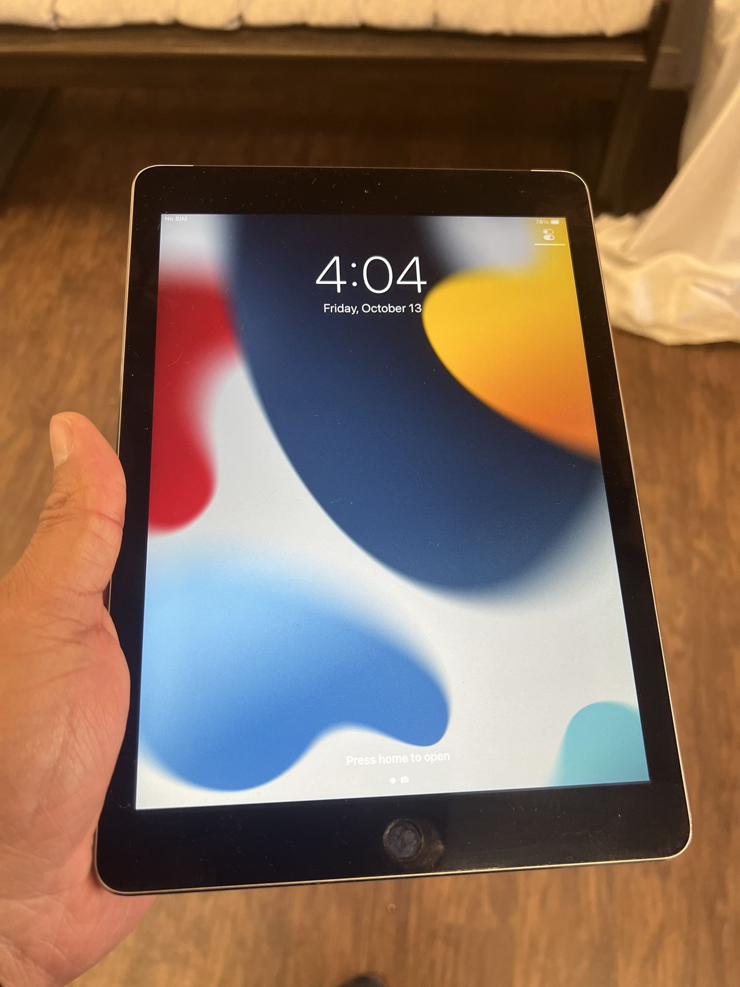 ipad air 2 64 gb cellular like new condition