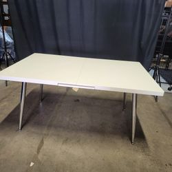 Weizor Dining Table