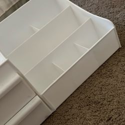 Make up organizer
