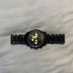 Elegant Black Watch – Style and Class at an Affordable Price