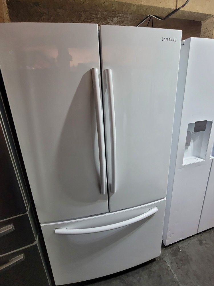 Samsung White French Door Refrigerator With Ice 🧊 Maker 