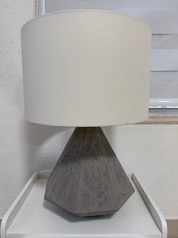 Gannon Concrete Table Lamp 💡Lámpara de Mesa