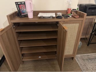 Shoe cabinet