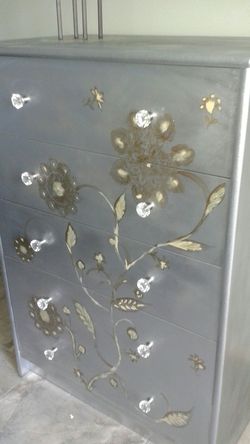 Crystal hardware dresser