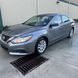 2016 Nissan Altima (super clean)