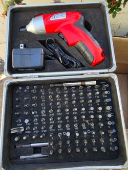 Cordless screwdriver set