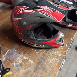 Red And Black O’neill Men’s Small Helmet Asking 50 Obo Pink And Black Belt Women’s Size Medium Helmet 50 Obo