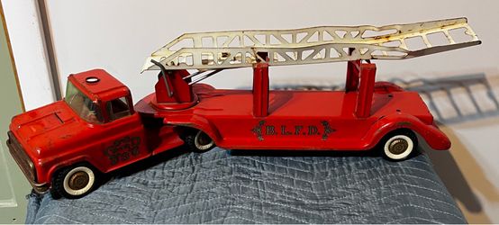 Vintage 1950’s Buddy L fire engine with ladder