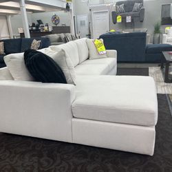 3pc Sectional Floor Model 