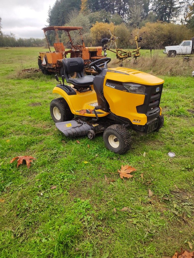 CUB CADET  XT-1