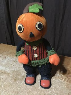 DELTON PUMPKIN FACE SCARECROW HALLOWEEN FIGURE PLUSH