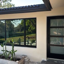 Sherwin-Williams Divine White Loxon self cleaning 5 gallon paint