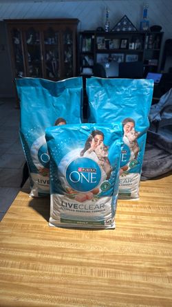 Purina ONE LiveClear Allergen-Reducing Adult Cat Food (3 Bags)