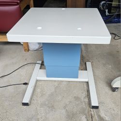 Electric Adjustable Height Table