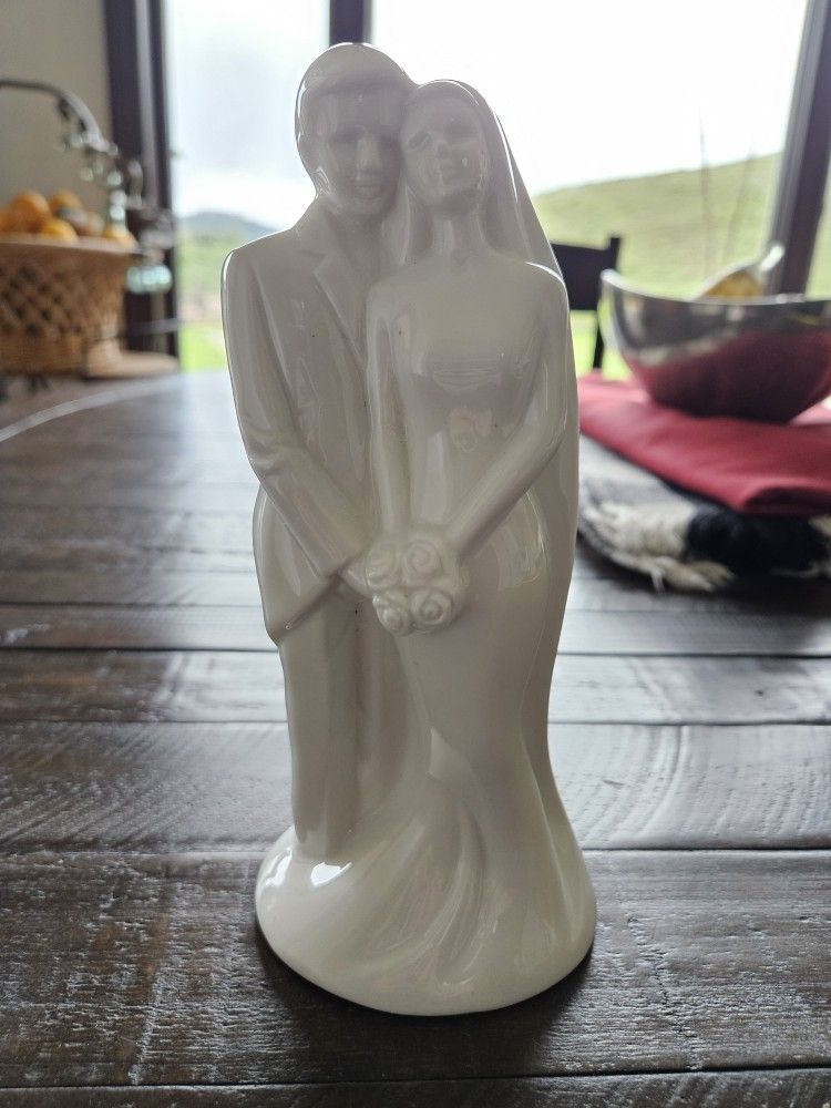 Collectable White 8" Wedding Bride & Groom, House of LLoyd Figurine - 1999