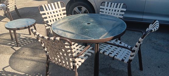 PICNIC TABLE W/ SMALL side TABLE & 5 CHAIRS