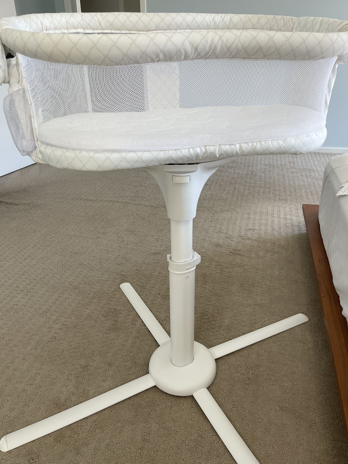 Halo Bassinet Swivel Sleeper + Halo Pad + 2 Pad Covers