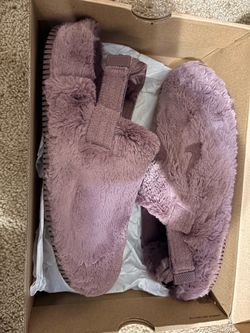 Nike slides size 11