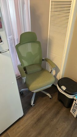Green office gamer chair