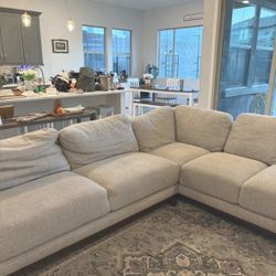 Living Spaces Off White Sectional (FREE delivery Available🚚)