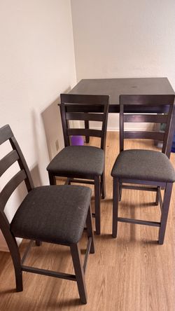 Counter Height Dining Table with 3 Matching Chairs from Ashley Furniture