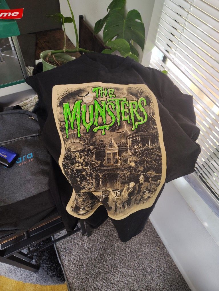The Munsters Xl Shirt Brand New