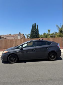 2014 Toyota Prius Hybrid – Clean Title – 110K Miles – Excellent Condition