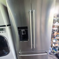 KITCHENAID STAINLESS STEEL COUNTER DEPTH FRENCH DOOR REFRIGERATOR WITH ICE AND WATER DISPENSER Small Dents