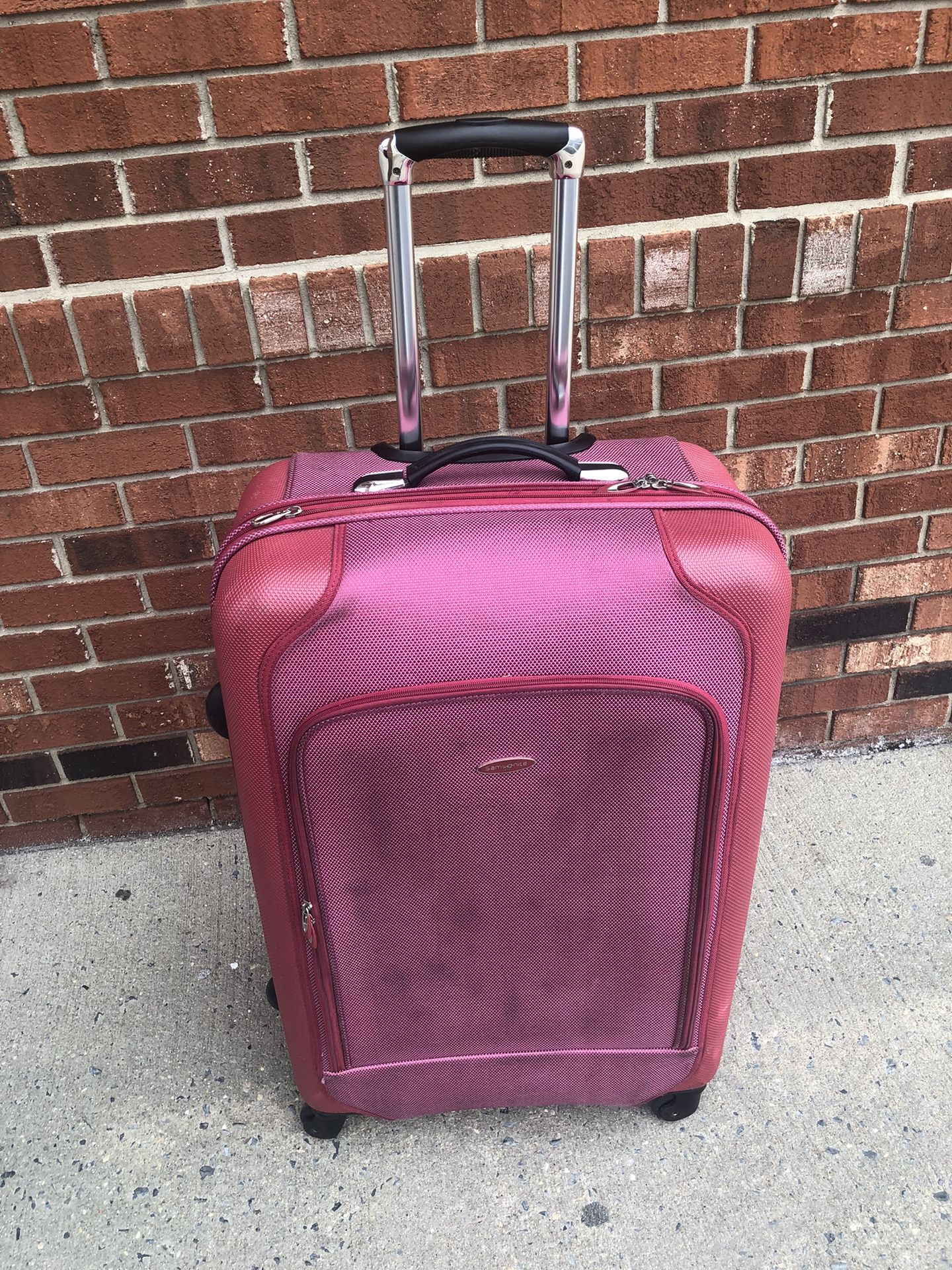 Samsonite Suitcase On 4 Wheels 27” Tall