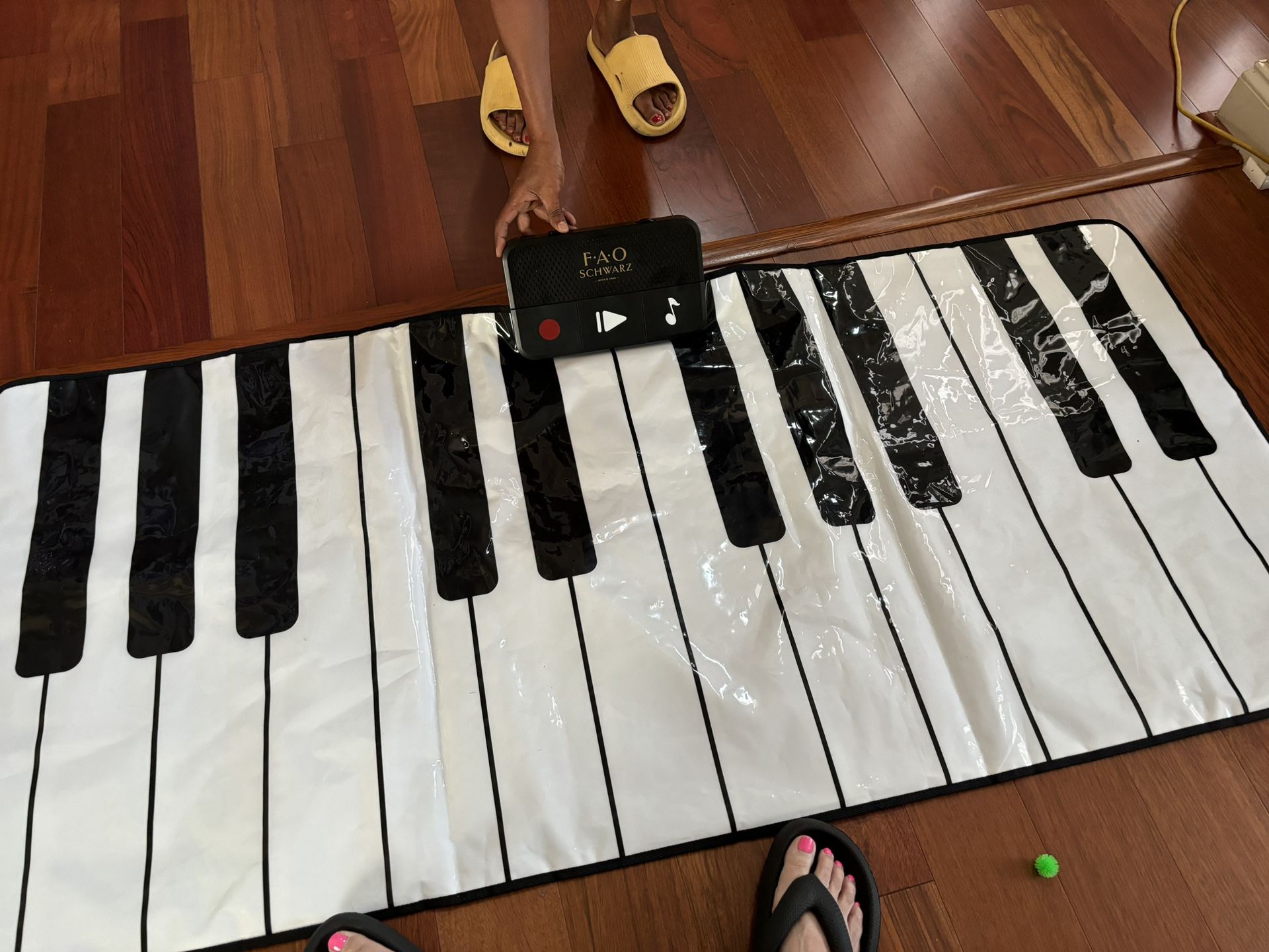FAO Schwartz Electric Foot Piano- Needs Batteries 