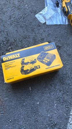 DEWALT 20V MAX Lithium-Ion Battery Starter Kit with 5.0 Ah Batteries (2-Pack) and Charger