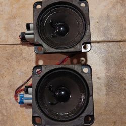 BOSE 2.5 INCH CAR AUDIO SPEAKERS. (2) TESTED $10