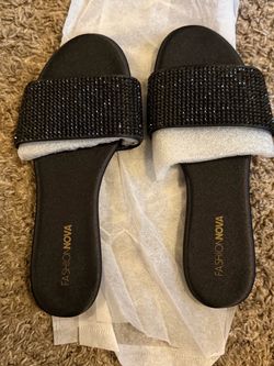 Fashion Nova Glittery sandal