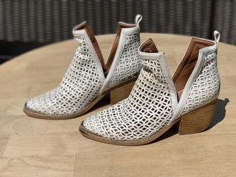 Jeffery Campbell Cromwell White Leather Perforated Ankle Boot Women’s Size 6.5