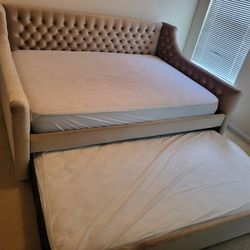 Full Size Day Bed With Trundle/Chair