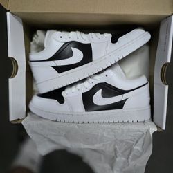 Nike Reverse Panda 🐼 Air Jordan 1 Low Size 8.5w  DS/New