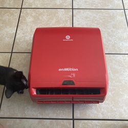 Paper towel dispenser