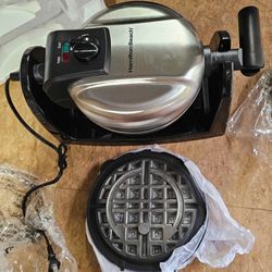 WAFFLE MAKER with removable grids