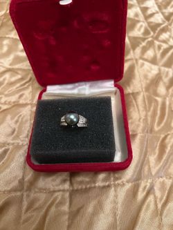 Tahitian pearl with diamonds Ring size 7/8  comes with passport  7 grams