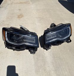 2017-2021 Jeep Grand Cherokee Headlights